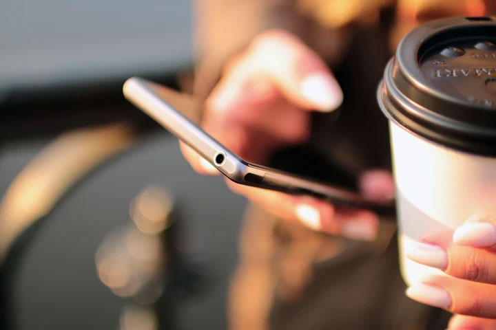 HOW MOBILE TECHNOLOGY CAN LEAVE YOU FEELING DRAINED